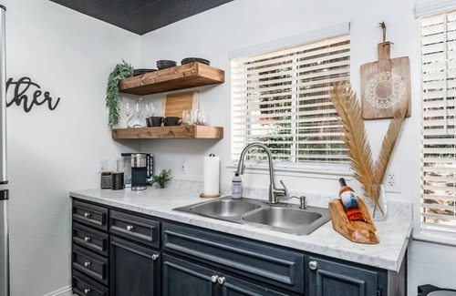 Long Barn Cabin | The Lookout: A Romantic Boho Getaway A/C - Pet Friendly!