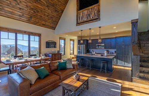 Banner Elk House | The Lookout at Eagles Nest: Mtn views, pet friendly, hot tub