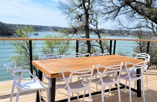 Lake Bridgeport House | The Lookout At Lakewood, By M Host