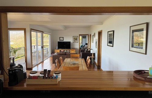 Eaglehawk Neck House | The Lookout at Pirate's Bay. 3BR, 2BA, ocean views, pool table, arcade machine