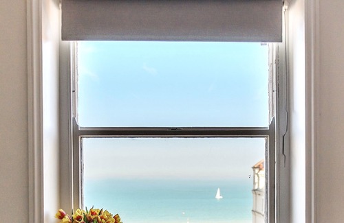 Broadstairs Apartment | The Lookout Broadstairs, 3 bed 2 bath Apt, central, sea views, kids & dogs ok