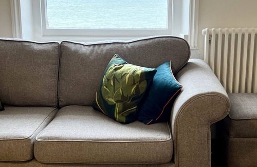 Broadstairs Apartment | The Lookout Broadstairs, 3 bed 2 bath Apt, central, sea views, kids & dogs ok