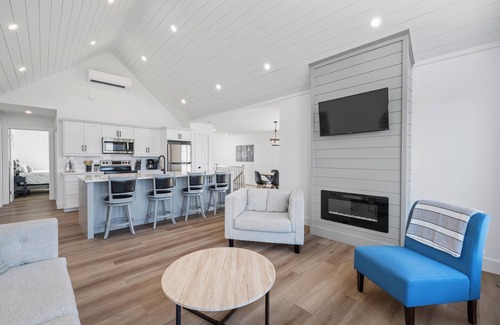 Granville House | The Lookout - Executive Waterview Home