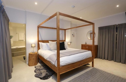 Linkside House | The Lookout Guest House