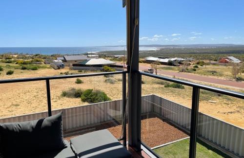 Kalbarri House | The Lookout Kalbarri AMAZING VIEWS - FREE WIFI & NETFLIX