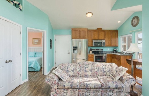 Lincoln City Apartment | The Lookout - Oceanfront, balcony, kitchen.