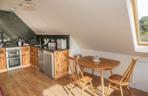 Llangrove Cottage | THE LOOKOUT, pet friendly, with pool in Llangrove