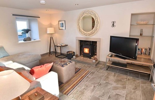 Hopeman Cottage | THE LOOKOUT, pet friendly, with open fire in Hopeman