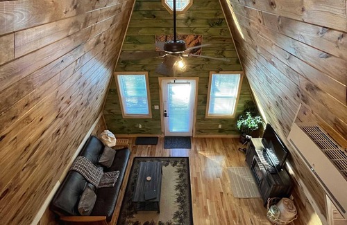 Campton Cabin | The Lookout | RRG | Hot Tub!