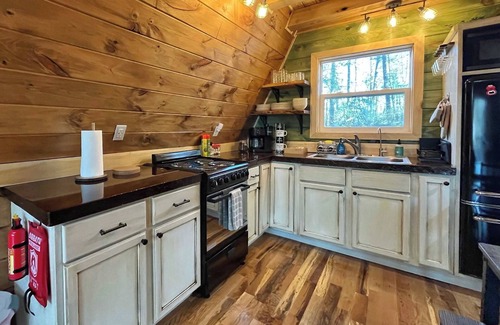 Campton Cabin | The Lookout | RRG | Hot Tub!