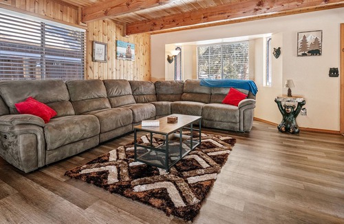 Peter Pan Cabin | The Lost Boys Hideaway - One Of A Kind Mountain Getaway! 3 Bedroom Cabin
