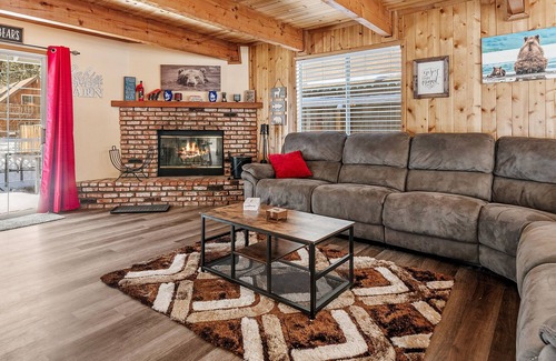 Peter Pan Cabin | The Lost Boys Hideaway - One Of A Kind Mountain Getaway! 3 Bedroom Cabin