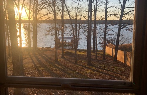 Minden Cottage | The Lost Lake house! Cozy lake retreat on Lake Striker