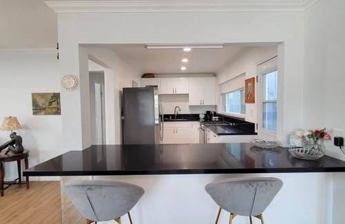 Central San Pedro House | The Lotus House – Bright 3BR Oasis w/Balcony, Garden & Parking