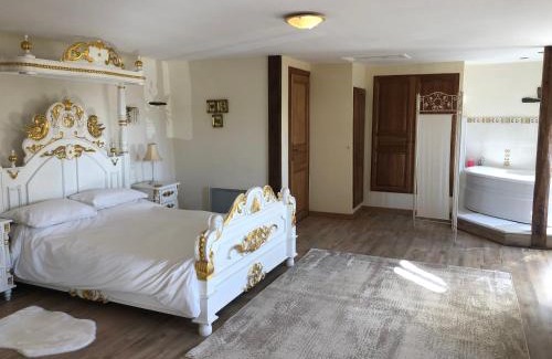 Loqueffret House | The Lotus. Romantic, rural hideaway near Huelgoat