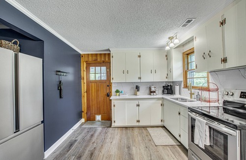 Cordesville House | The Lou & Dot Cottage