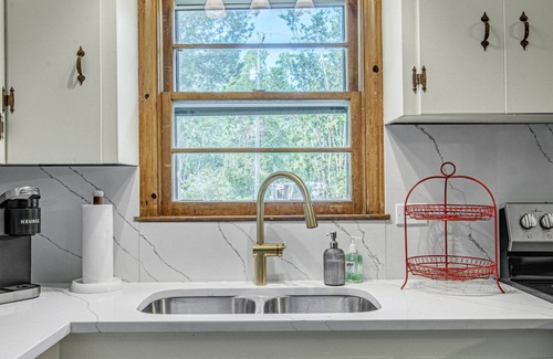 Cordesville House | The Lou & Dot Cottage
