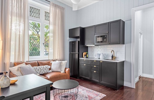 New Farm Apartment | The Lounge! 2 Bed/1 Bath/1 Car ~ New Farm