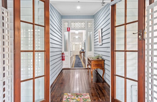 New Farm Apartment | The Lounge! 2 Bed/1 Bath/1 Car ~ New Farm