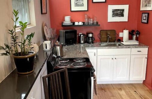 Manitou Springs Cottage | The Love Shack @ Manitou Incline