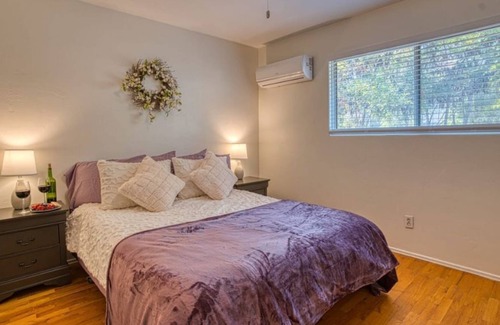 Kernville Cabin | The Lovelight Jacuzzi Cottage downtown Kernville