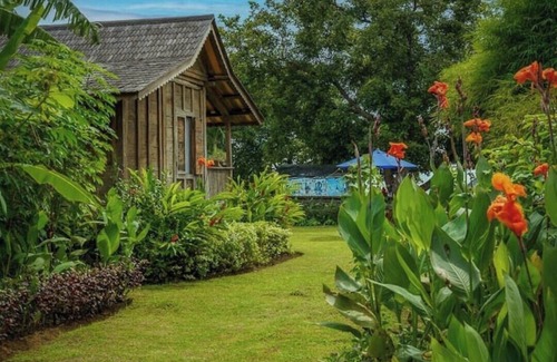 Dencarik Cabin | ❤ The loveshack: a romantic beachfront bungalow ❤
