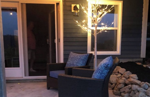 Chester Apartment | The Lower Deck Oceanfront Studio mins from Chester and beaches