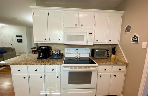 Lubbock House | The Lubbock Landing! Hot Tub, King Bed, Backyard Fun, Board Games, & More!