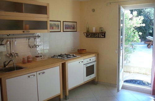 Lagnes House | The luberon: opposite the swimming pool