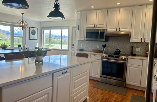 Hotchkiss House | The Luna Lodge