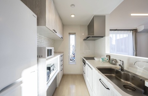 Toyohira House | THE LUNA LOUNGE