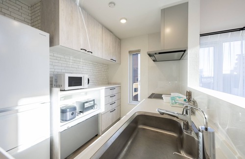 Toyohira House | THE LUNA LOUNGE