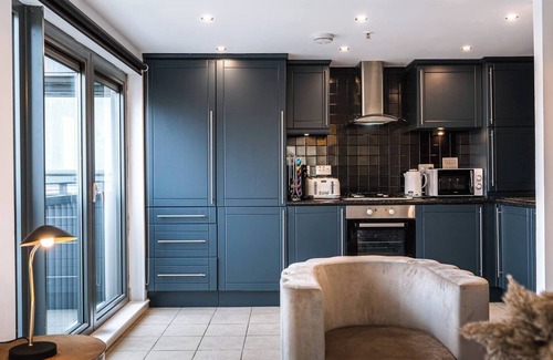 Kelvinbridge Apartment | The Lusso Suite - 2BR - A 5* Escape Like No Other