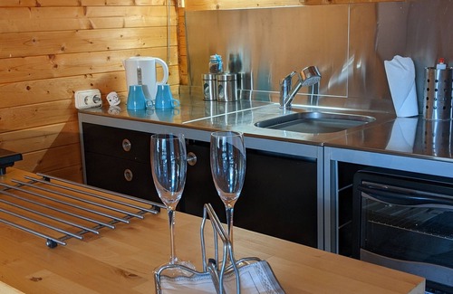 Monda Cabin | "The Luv Shack" Private Wooden Cabin with Aqua Bubble Spa and airconditioning