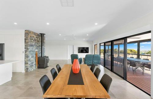 Boston House | The Lux Country Retreat - heated swimming pool - immaculate views and stylish comfort!
