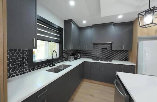 Southeast Calgary House | The Luxe Escape Calgary I 3BR Vacation Home