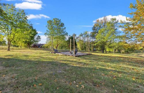 Harrodsburg House | The Luxe/Hot Tub/Putt Putt/10 Mins Shaker Village