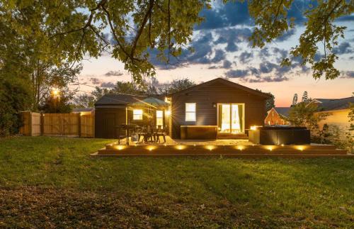 Lexington House | The Luxe Hot Tub10 Min Keenland12 Min Downtown