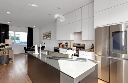Oak Cliff House | The Luxe Lair - Convenience and Comfort meet Lavish Luxury townhouse