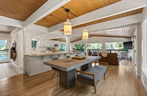 Coeur d'Alene House | The Luxe Lake Cabin – Lake View, Sauna, & More