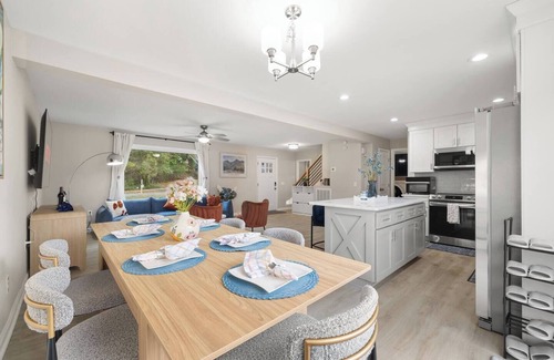North Raleigh House | The Luxe Lounge:14 guests with fire pit & multi games table.