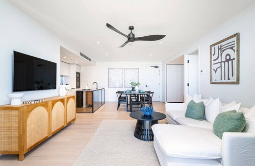 Palm Beach Apartment | The Luxe Surf & Sea Suite
