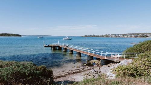 Lake Wangary House | The Luxurious Lobster Pot With Studio Offers The Complete Coffin Bay Experience - View, Position and Jetty For Fishing