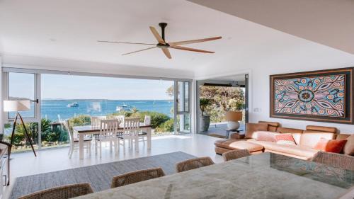 Lake Wangary House | The Luxurious Lobster Pot With Studio Offers The Complete Coffin Bay Experience - View, Position and Jetty For Fishing