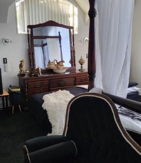 Henderson House | The Luxurious Manor - Very Large Bedroom with Private Ensuite