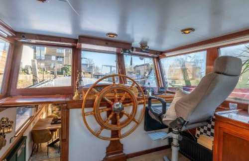 Zwolle City Centre Boat Rental | The luxury Boat