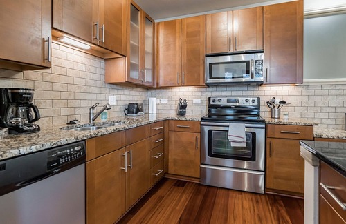 Greenway Plaza-Upper Kirby House | The Luxury Suites of Houston