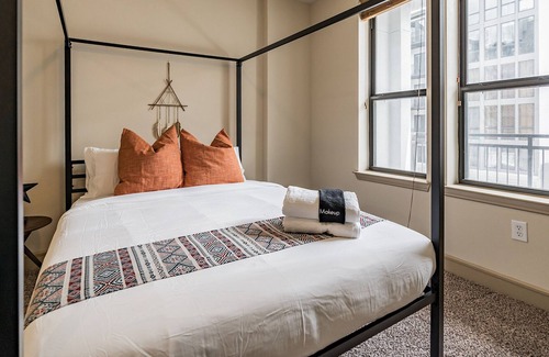 Greenway Plaza-Upper Kirby House | The Luxury Suites of Houston