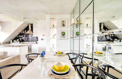 Little Venice Apartment | The Luxury 'Treehouse' One bed Little Venice- by Out of Office Lifestyle