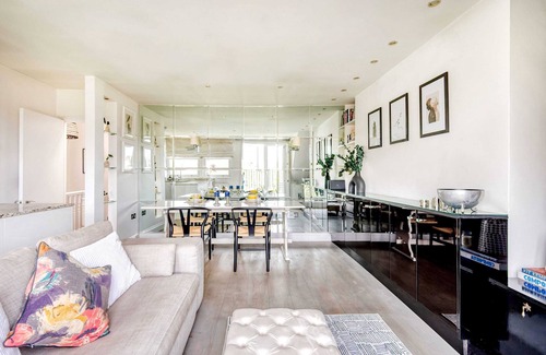 Little Venice Apartment | The Luxury 'Treehouse' One bed Little Venice- by Out of Office Lifestyle